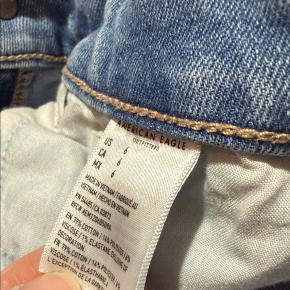 American Eagle Outfitters Women's Blue Denim Curvy Mom Short - Picture 5 of 5